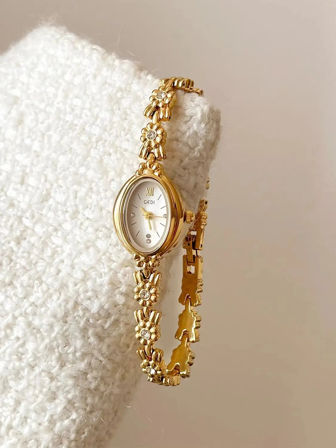 Luxury Vintage Woman' Watch with Diamond-Set Small Dial Water-Resistant Floral Bracelet Quartz Timepiece Premium Gift for Women