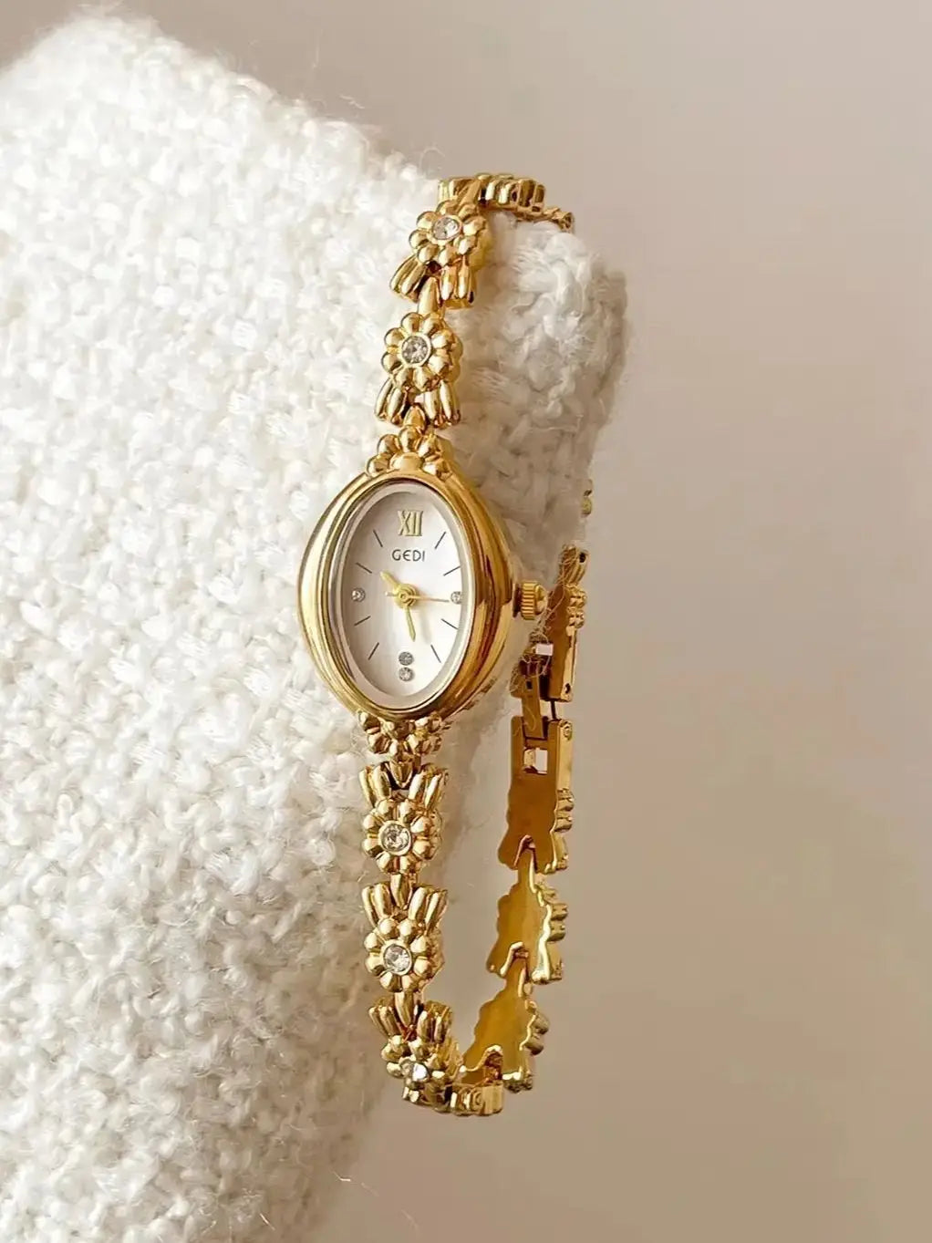 Luxury Vintage Woman' Watch with Diamond-Set Small Dial Water-Resistant Floral Bracelet Quartz Timepiece Premium Gift for Women