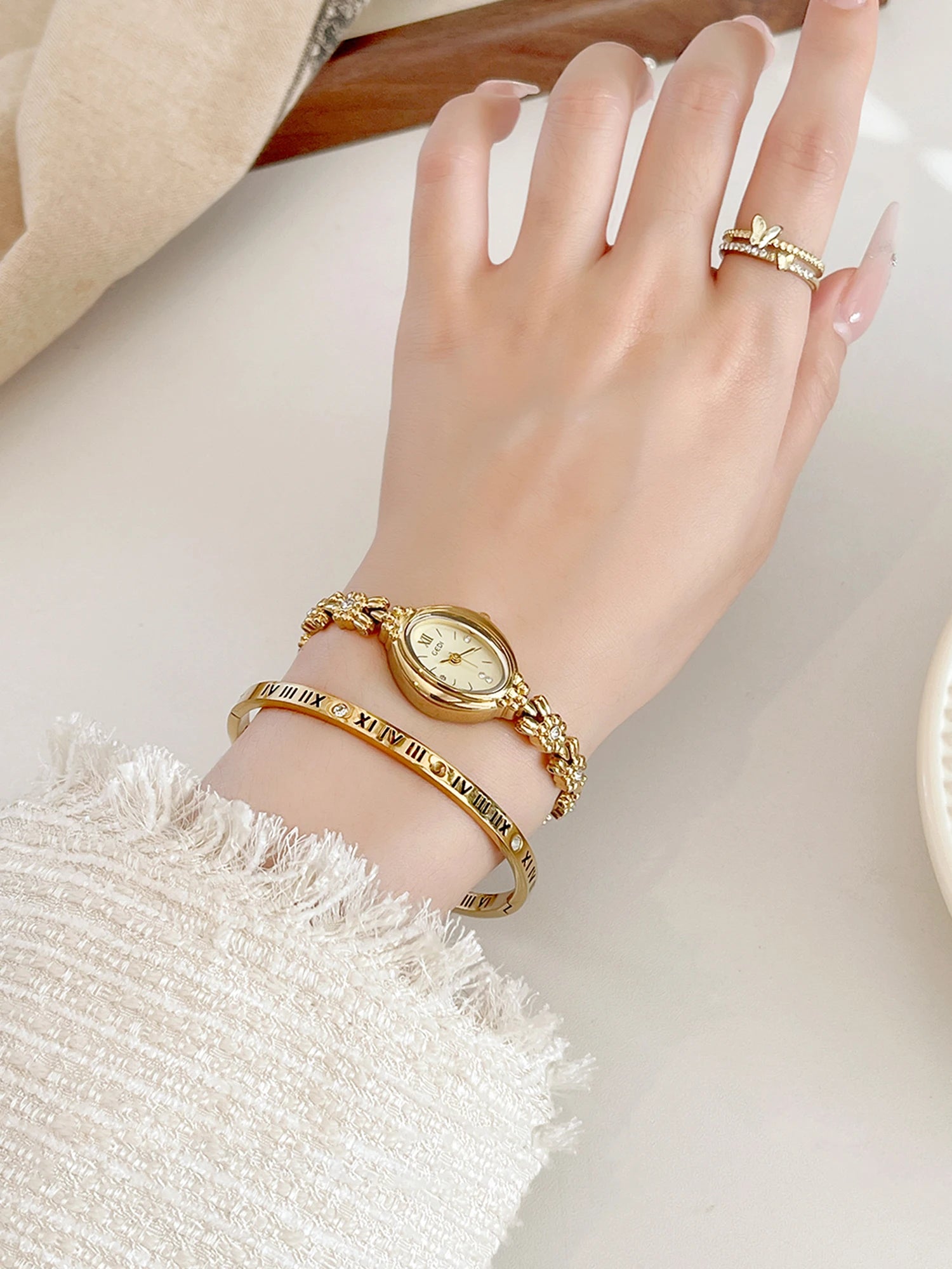 Luxury Vintage Woman' Watch with Diamond-Set Small Dial Water-Resistant Floral Bracelet Quartz Timepiece Premium Gift for Women